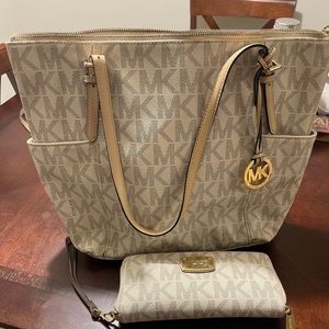 Michael kors purse and wallet set